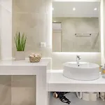 Stylish & Bright In The Centre
