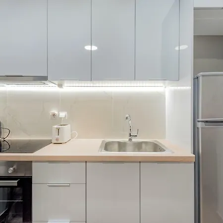 Stylish & Bright In The Centre Apartment *