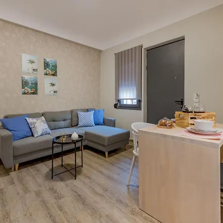 Stylish & Bright In The Centre Apartment