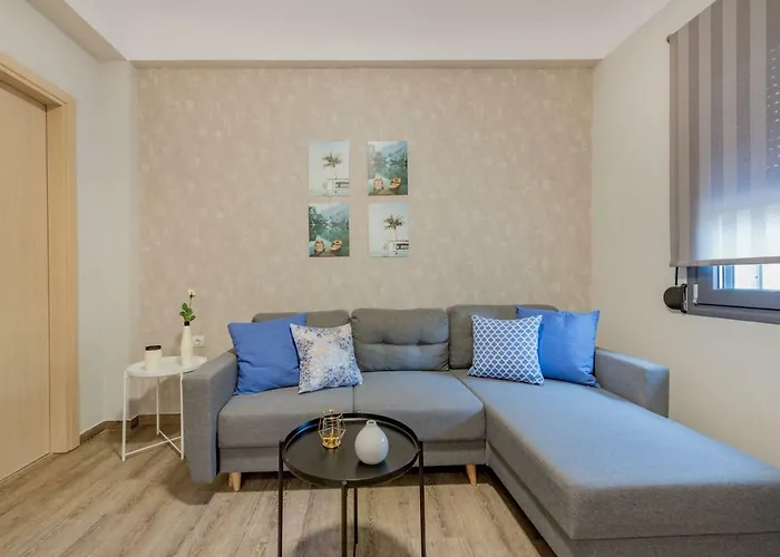 Stylish & Bright In The Centre Apartment