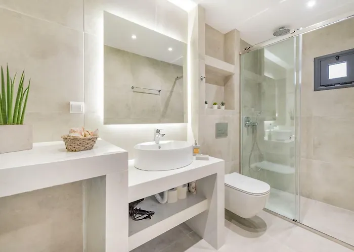Stylish & Bright In The Centre Apartment