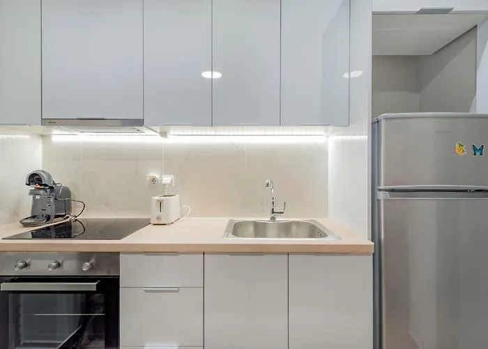 Stylish & Bright In The Centre Apartment *