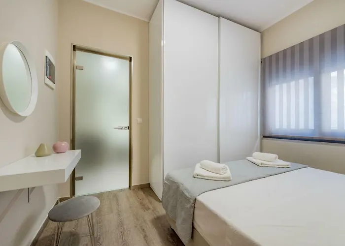 Stylish & Bright In The Centre Apartment *